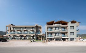 Vrahakia Beach